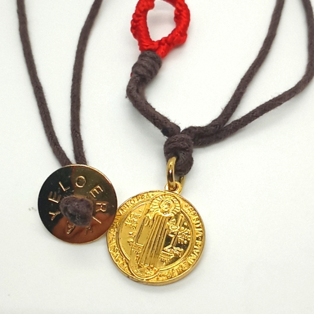Erika Yelo Catholic Religious Choker Cotton Thred Saint Benedict Medal 18ktgp